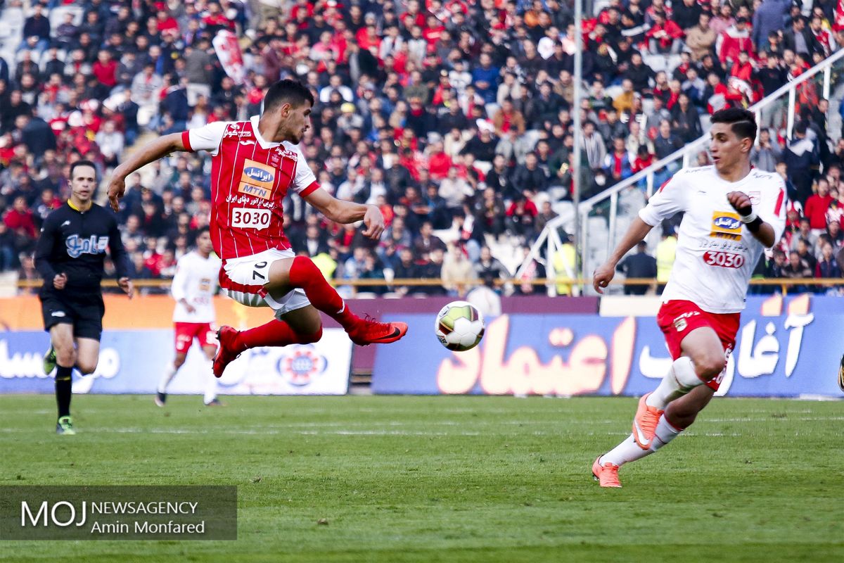 دیدار تیم های فوتبال پرسپولیس تهران و تراکتورسازی تبریز