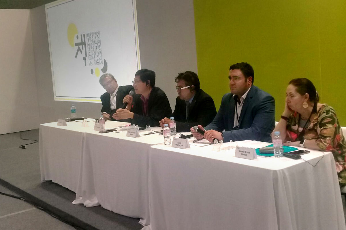 نشست ضرورت انتشار کتاب‌های الکترونیک و صوتی در سئول