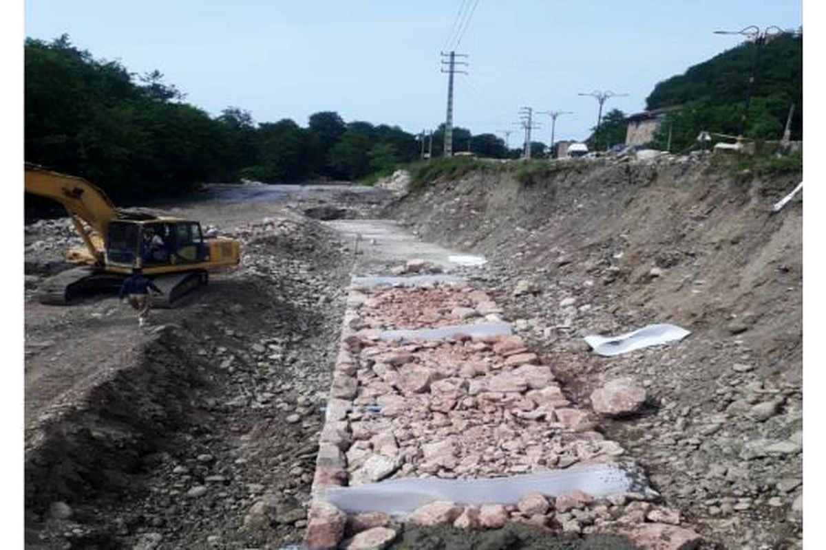 دیوار حفاظتی رودخانه چالوس