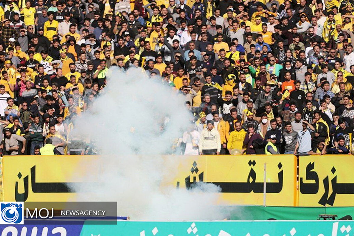 دیدار تیم های فوتبال سپاهان و پرسپولیس