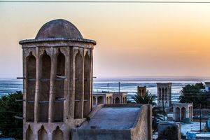 کنگ؛ بندر بادگیرهای برافراشته