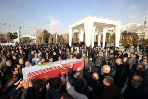 پیکر اسماعیل احمدی از جوار شهدای گمنام تشییع شد