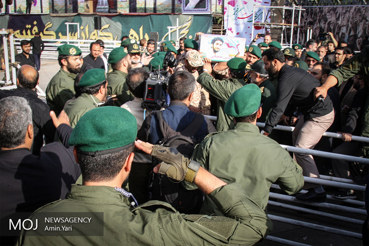 مراسم تشییع پیکر شهید حججی در میدان امام حسین (ع)