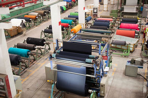 صنعت نساجی قربانی اختلاف نرخ ارز؛ پارچه‌های وارداتی در صف ترخیص