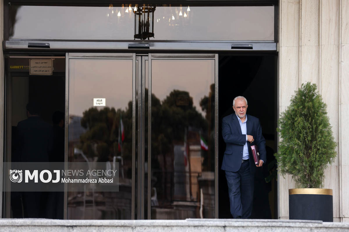 حاشیه جلسه هیات دولت -  ۸ اسفند