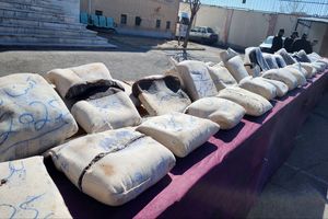 سه دستگاه تریلی حامل مواد مخدر در حال ورود به کشور توقیف شدند