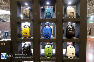 لگدمال شدن کالاهای ایرانی توسط کره‌ای ها