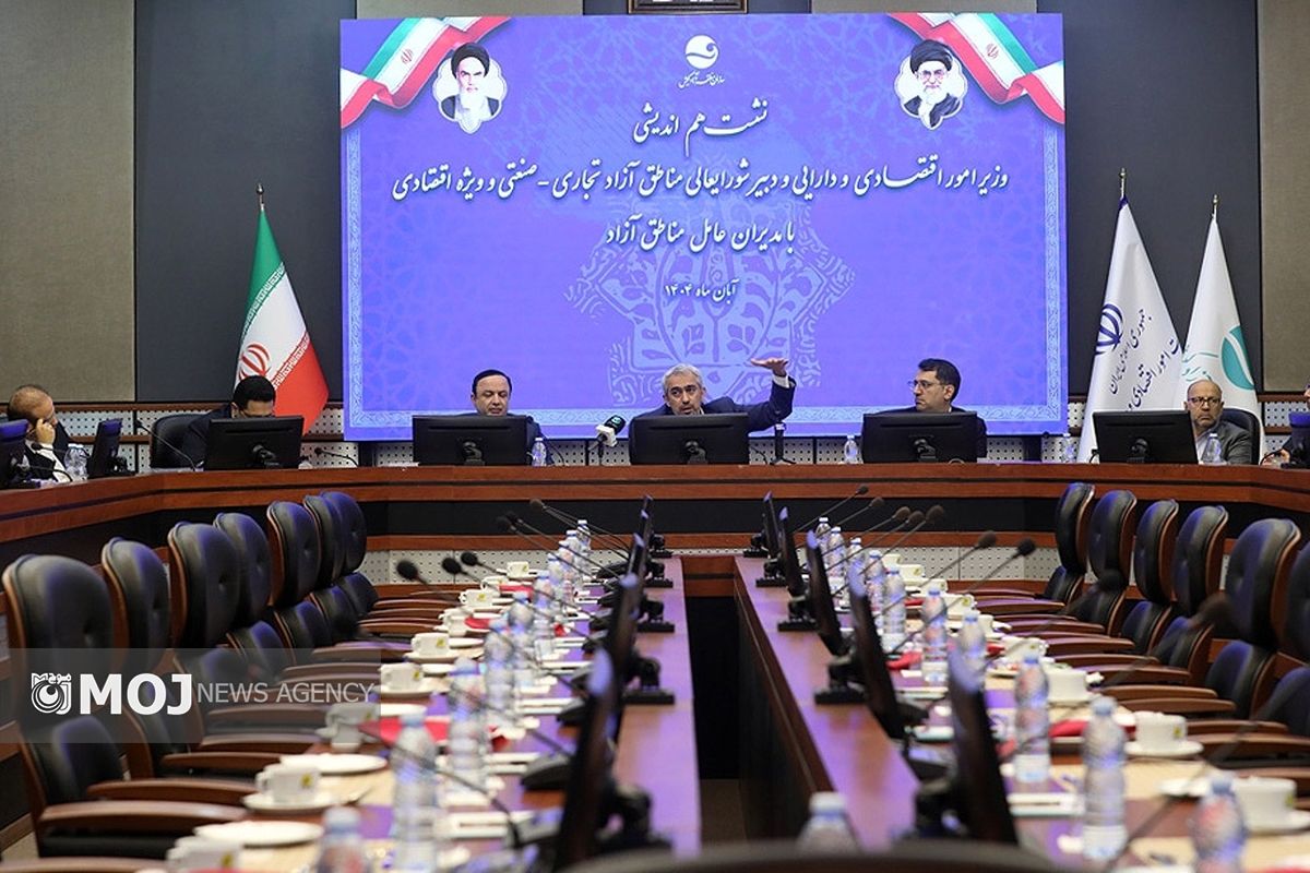 نشست وزیر اقتصاد با مناطق آزاد در کیش