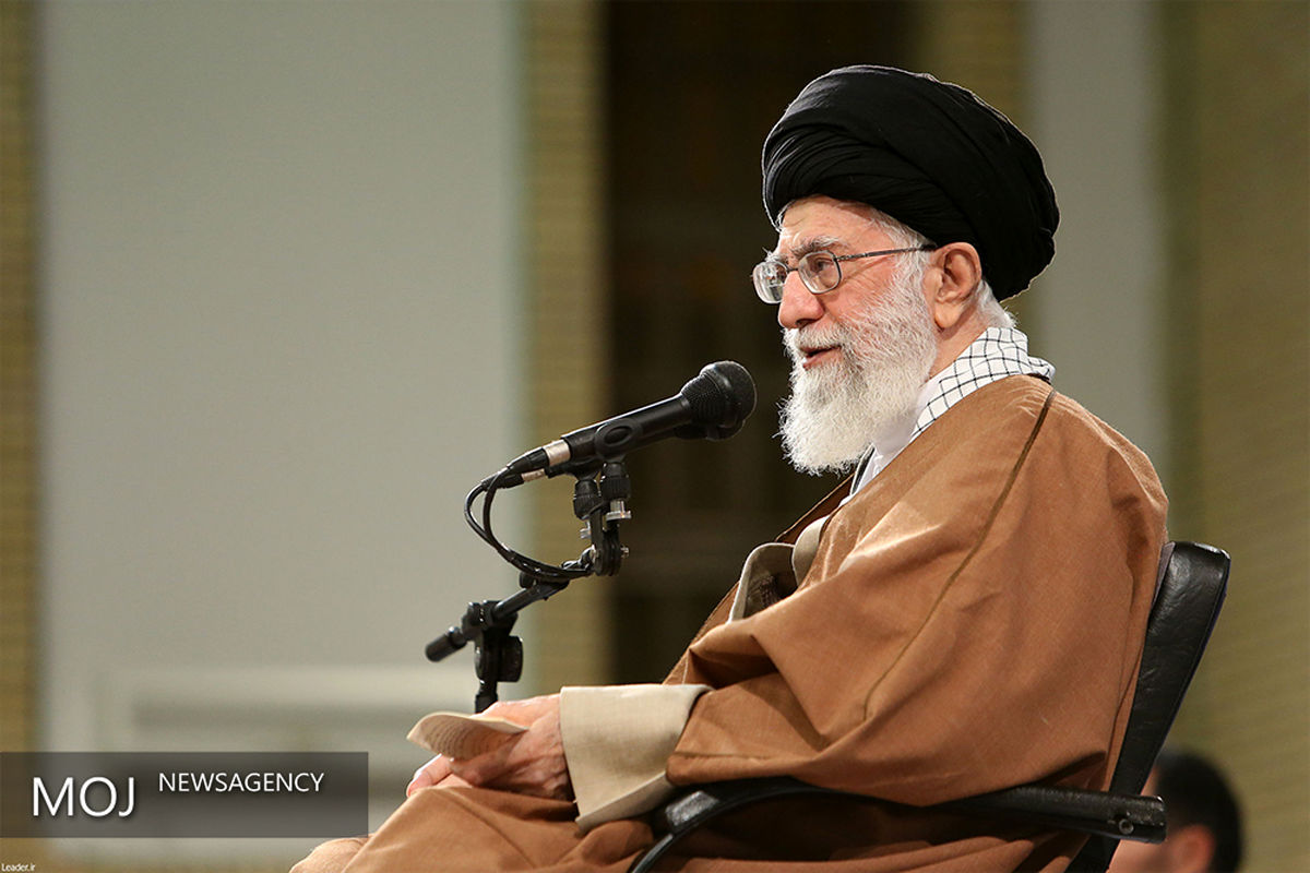 دیدار هزاران نفر از مردم قم با مقام معظم رهبری