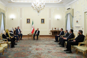 پای میز مذاکره هستیم، اما مقابل زورگویی کوتاه نمی‌آییم!