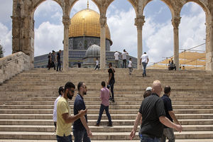 حمله نیروهای رژیم صهیونیستی به نمازگزاران فلسطینی در مسجد الاقصی