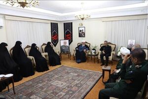 رئیس‌ دفتر رهبری و رئیس ستادکل نیروهای مسلح در منزل شهید سلامی حضور یافتند