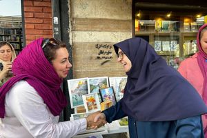 سخنگوی دولت از رویداد «جنگ چهره زنانه ندارد» بازدید کرد