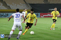 سپاهان با دوگل مقابل صنعت نفت تن به شکست داد