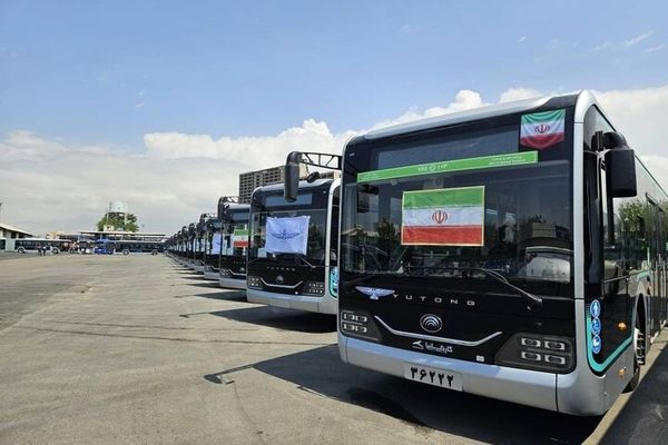مدیرعامل شرکت واحد اتوبوسرانی از ورود ۱۵ اتوبوس دوکابین به پایتخت خبر داد