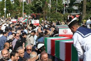 حضور یک مقام دولتی ارشد در تشییع شهدای آستانه اشرفیه + فیلم