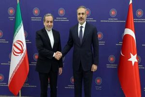 عراقچی فرا رسیدن روز جمهوری ترکیه را به هاکان فیدان تبریک گفت