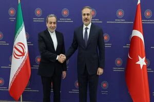 عراقچی فرا رسیدن روز جمهوری ترکیه را به هاکان فیدان تبریک گفت