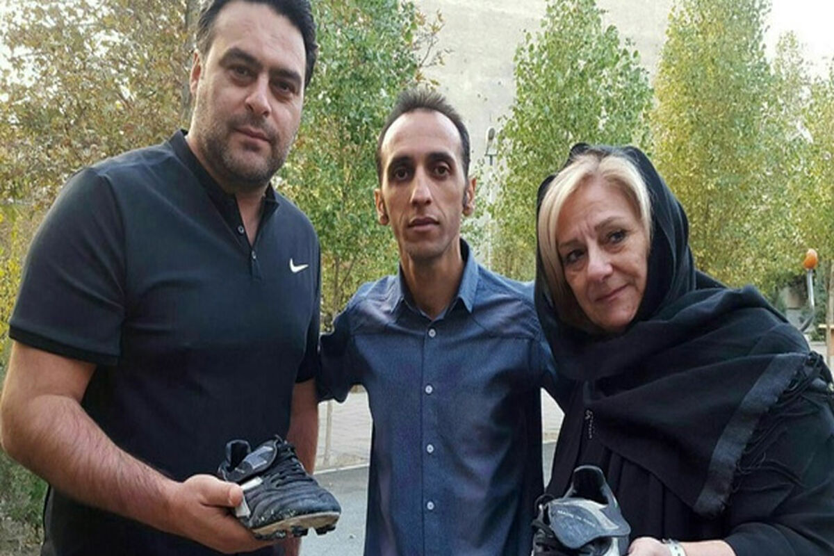 حراج فروش کفش ناصر حجازی برای کمک به زلزله زدگان