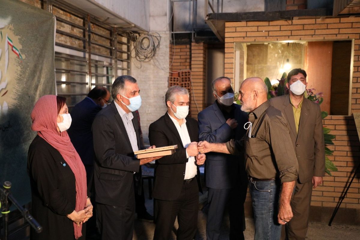 جمشید آریا در آئین تجلیل از هنرمندان ایثارگر