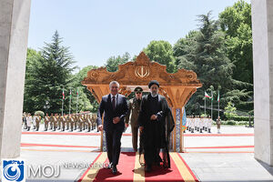 استقبال رسمی ابراهیم رئیسی از رئیس‌جمهور ازبکستان