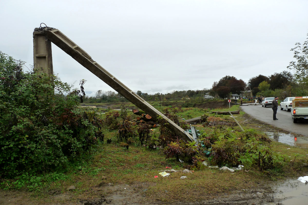 گیلان-خرابی شبکه توزیع برق در سیل