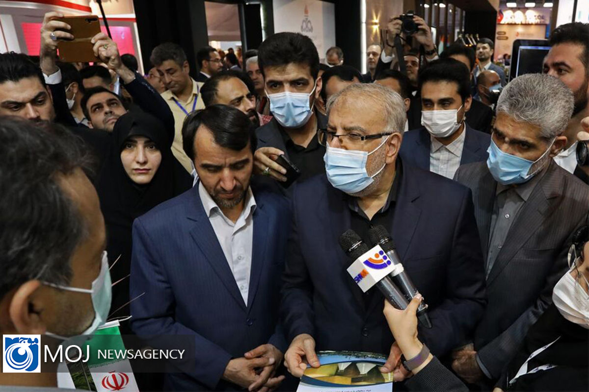 بازدید وزیر نفت از شانزدهمین نمایشگاه ایران‌ پلاست