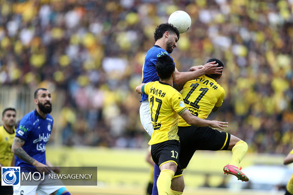 دیدار سپاهان و استقلال با ۳۰ دقیقه تأخیر آغاز می‌شود