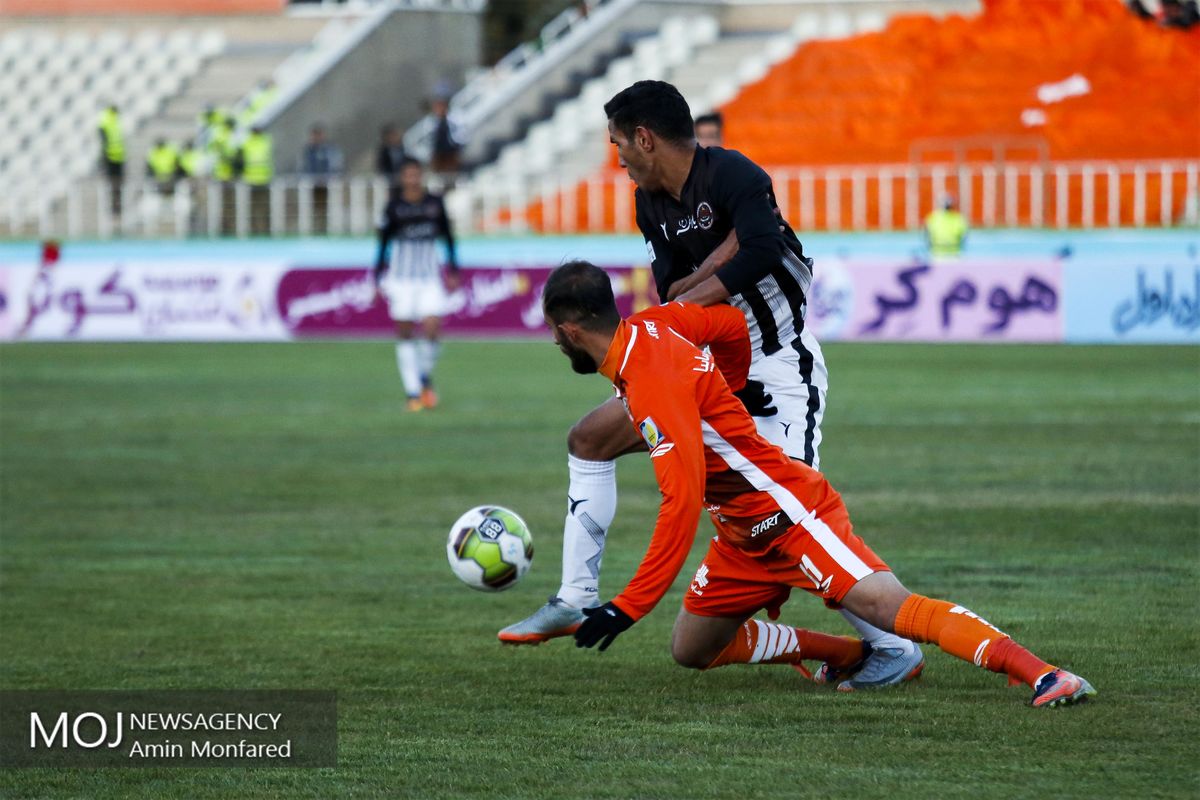 دیدار تیم های سایپا و مشکی پوشان مشهد