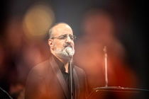 محمد اصفهانی برای زمین گرم خواند+متن شعر