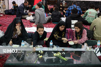 افطاری ساده در کنار شهدا