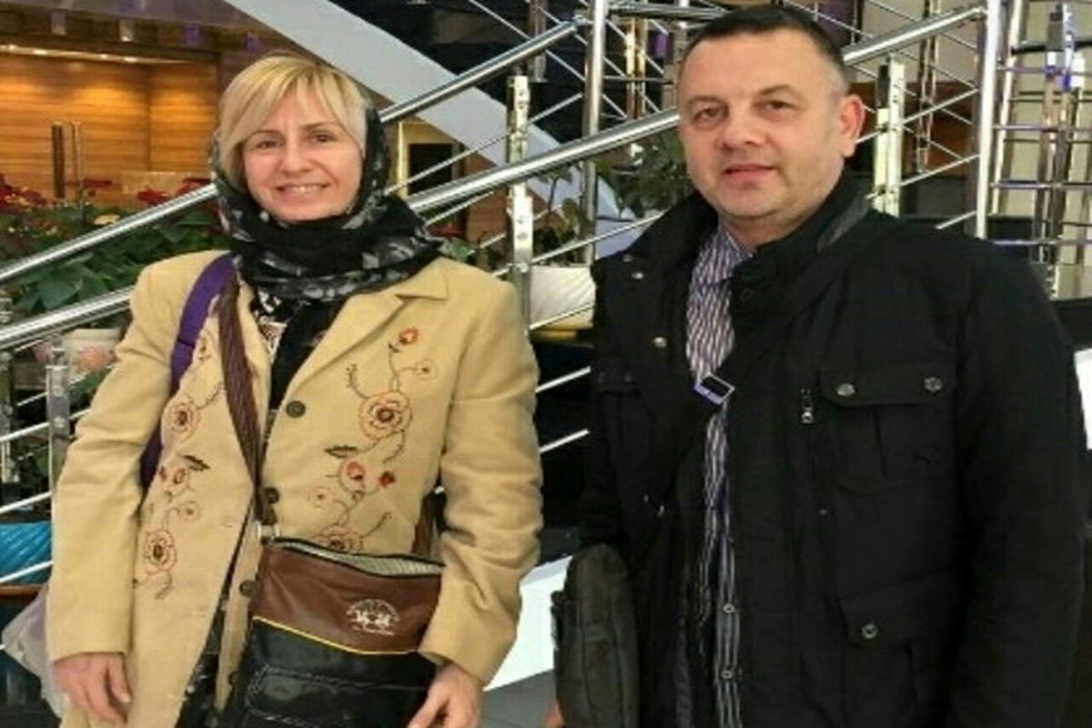 سرمربی تیم ملی والیبال به همراه همسرش