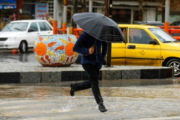 مردم در صورت نیاز به کمک با 125 تماس بگیرند / تگرگ و باران سر تا پای تهران را شلاق زد
