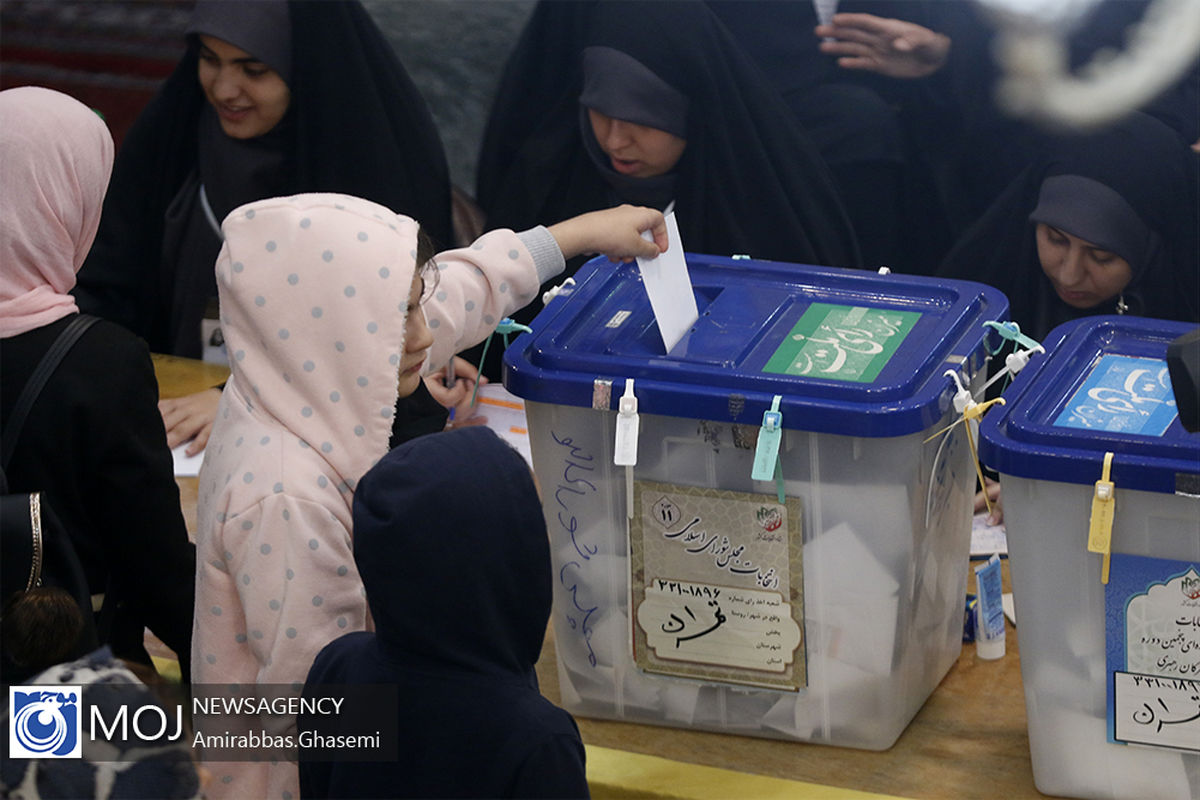  انتخابات یازدهمین دوره مجلس در مسجد لرزاده