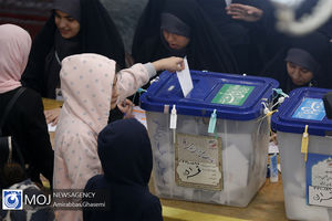 رای گیری برای کلیه حوزه های انتخابیه ای که مراجعه کننده دارند تا ساعت ۲۳:۰۰ تمدید شد