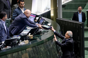 رئیس‌جمهور لایحه بودجه سال ۱۴۰۵ کل کشور را تقدیم مجلس کرد + فیلم