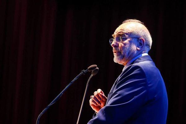 ملت ایران هرگز تسلیم نمی‌شود