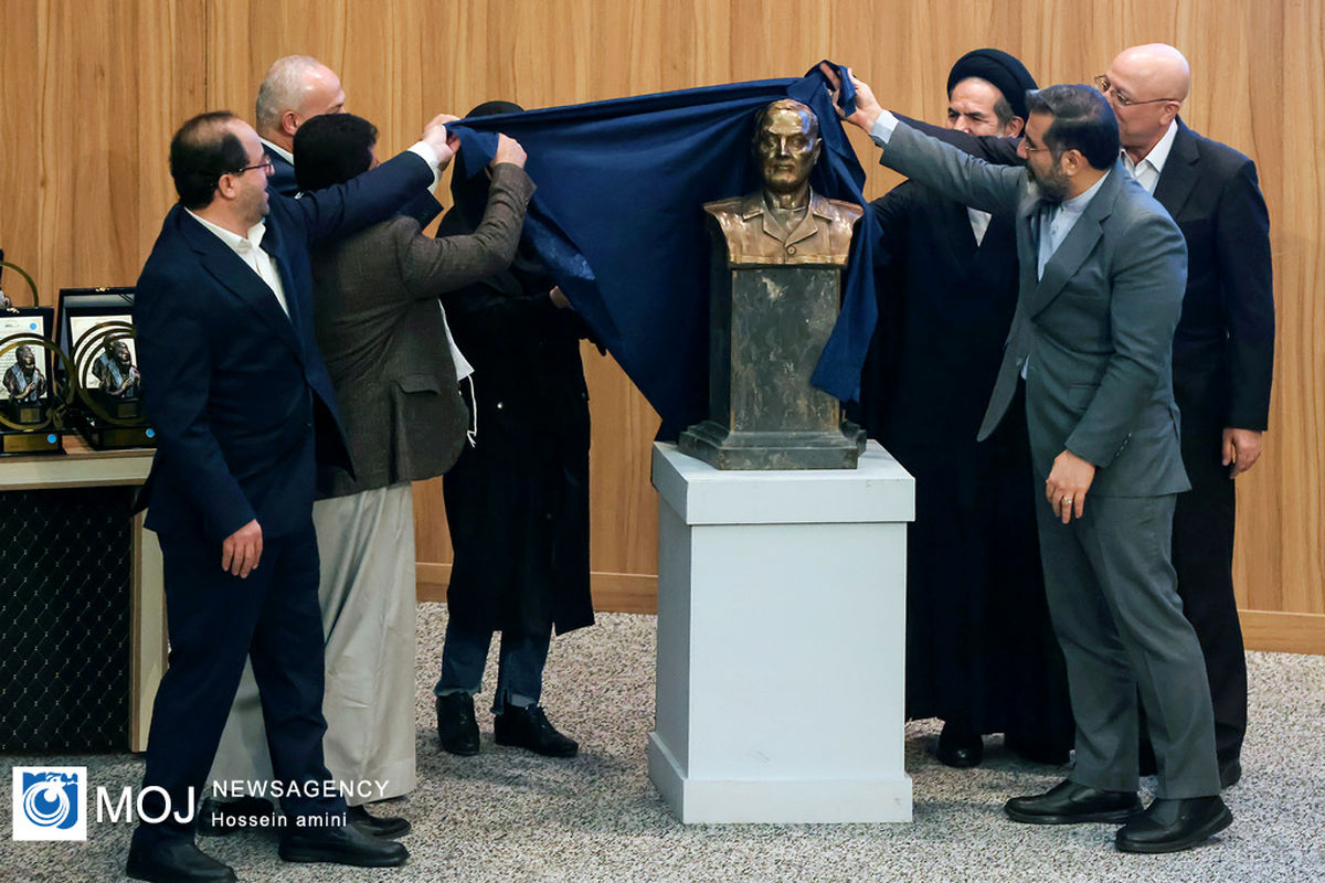 اعطاء تندیس دانشگاه تهران به نمادهای مقاومت