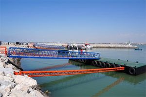 نصب سه پست اسکله فلزی در بندر نخل ناخدا بندرعباس