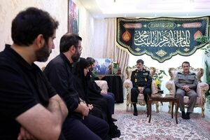 سردار رادان و سردار کارگر با خانواده شهید شادمانی دیدار کردند