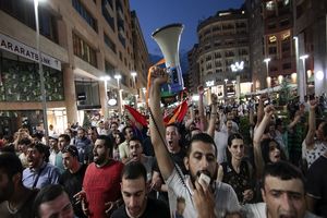 درگیری پلیس و معترضان در ایروان / تظاهرات کنندگان با سطل های زباله خیابان ها را مسدود کردند