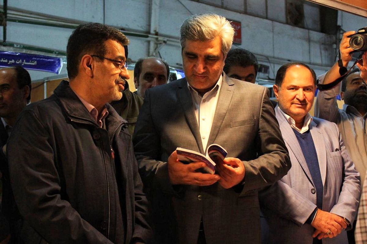 بازدید استاندار گیلان از نمایشگاه کتاب استان