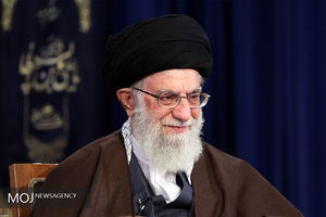 آغاز مراسم سخنرانی رهبر انقلاب در حرم ضوی