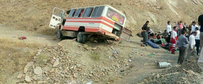 واژگونی مینی بوس در جاده سنندج _مریوان