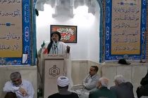 دوری مسلمانان از اقامه نماز و قرائت قرآن از اهداف دشمنان است