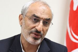 برخی مسوولان از آرمان های انقلاب فاصله گرفته اند