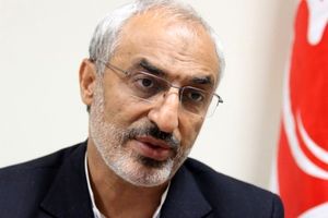 برخی مسوولان از آرمان های انقلاب فاصله گرفته اند