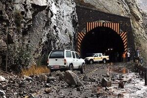 جاده فشم بر اثر ریزش کوه بسته شد