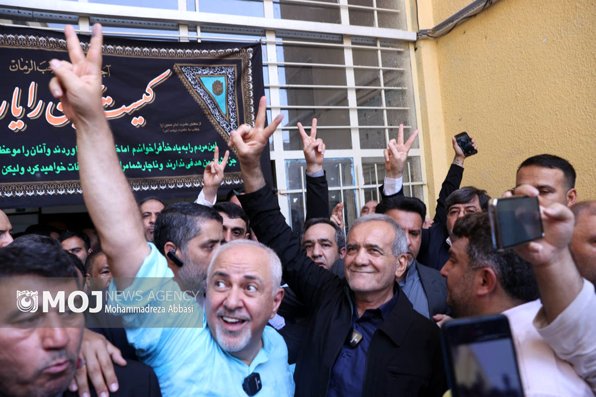 حضور مسعود پزشکیان در شعبه اخذ رأی