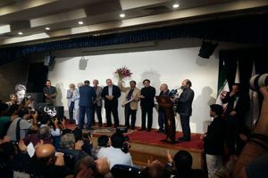 حسین علیزاده در جشن تولدش: از هیچ مسئولی انتظاری ندارم / شهرام ناظری: آرمان‌های‌مان را از یاد برده‌ایم